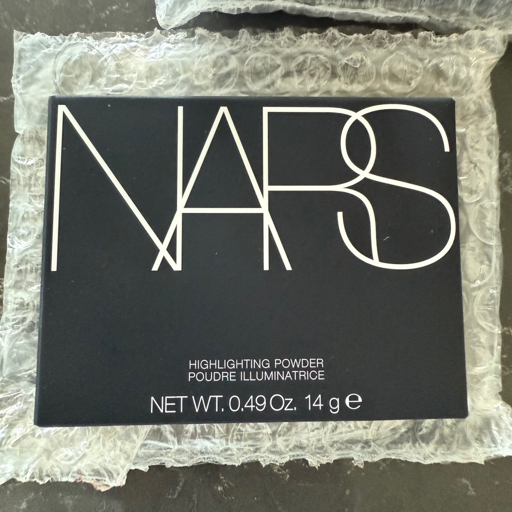 NARS Highlighting Powder in Albratross - Picture 3 of 6